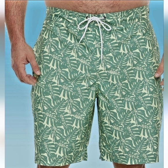 St. John's Bay Men's Green Foliage Swim Trunks Size Medium - Picture 1 of 8